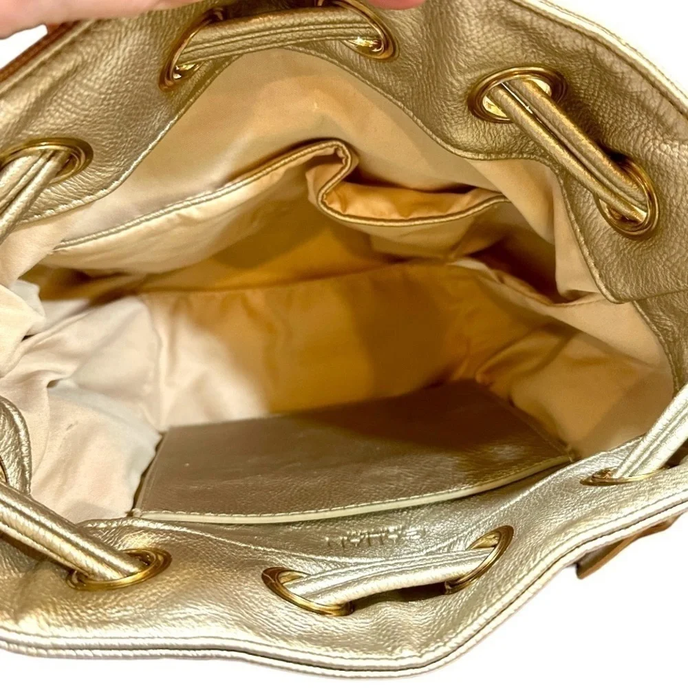 GALIAN, GOLD, BUCKET BAG WITH SIERRA RHINESTONES. ADJUSTABLE STRAP.